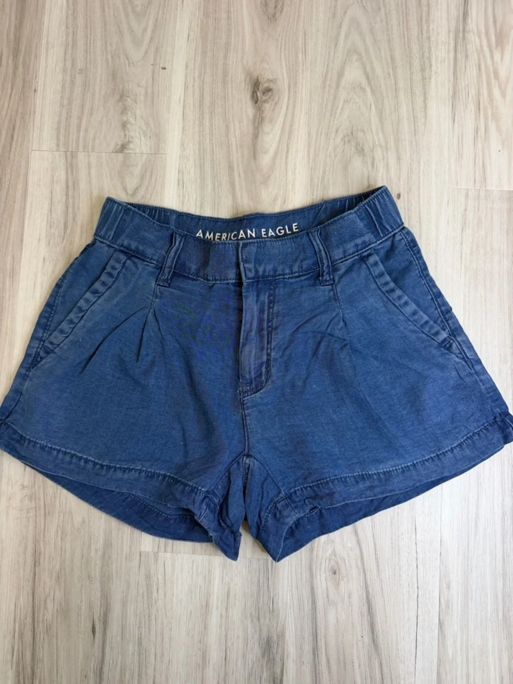 American Eagle Outfitters Navy Blue Pleated Denim Shorts size 000